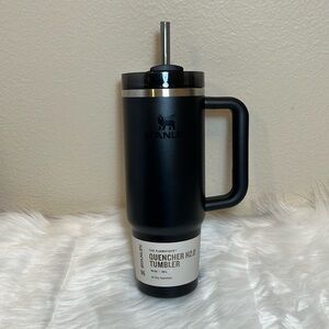NWT Stanley Tumbler Quencher H2.0 Black 30oz Travel Cup